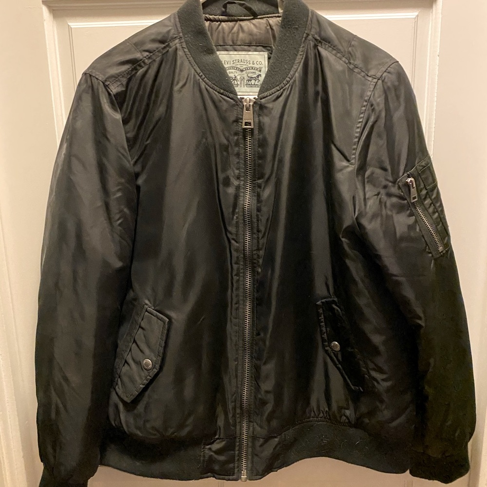 EUC Levi XL Woman’s Black Bomber Jacket